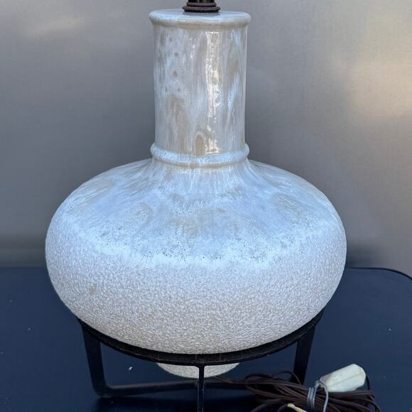 Vintage Mid Century Modern Drip Glaze Textured Neutral Lamp on Metal Base - Picture 5 of 10